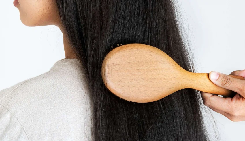 كيف يمكن أن تحمي شعركِ من ضرر التمليس؟ 4 خطوات أساسية