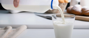 هل الحليب يزيد من حب الشباب؟
