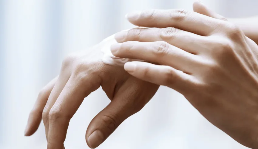 Looking for Smooth, Wrinkle-Free Hands? Here's How to Rejuvenate Your Hands in 7 Steps!