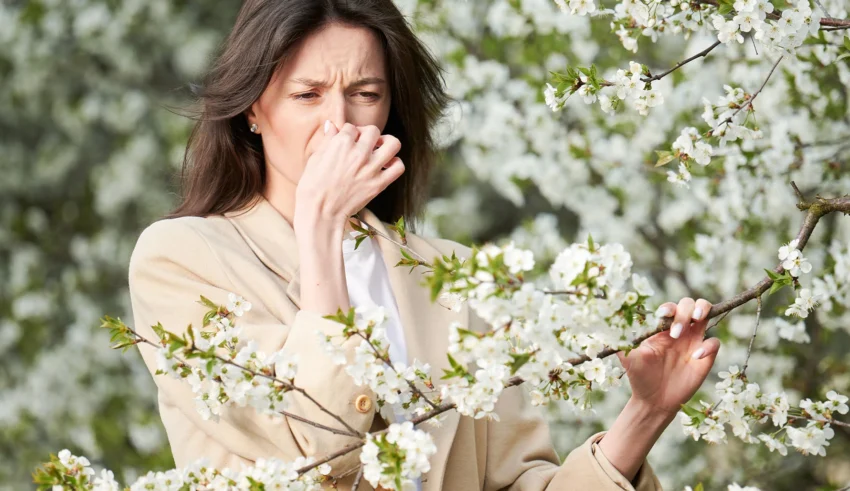 Spring Allergy SOS: Insider Tips to Keep Symptoms at Bay!